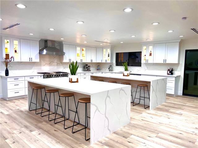 20301 Reaza Place, Woodland Hills CA: https://media.crmls.org/medias/ce4f62d1-7e3c-4060-b918-2cd1a22bf735.jpg
