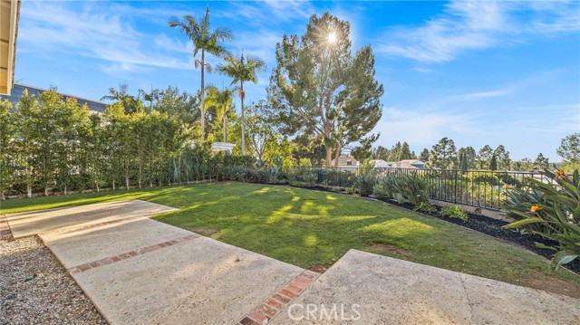 Detail Gallery Image 12 of 17 For 7 Rue Biarritz, Newport Beach,  CA 92660 - 3 Beds | 2/1 Baths