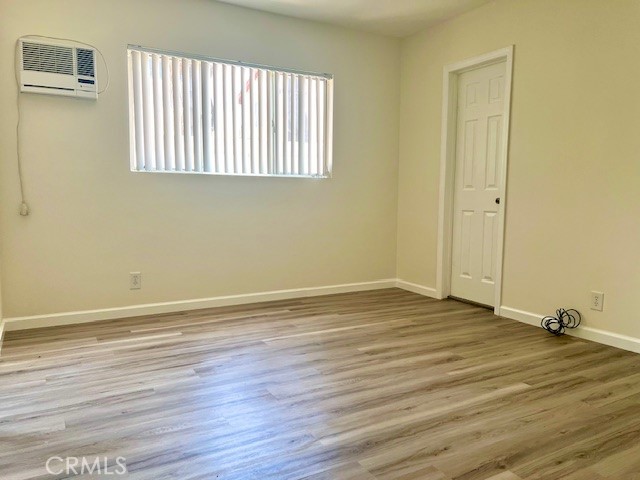 Detail Gallery Image 8 of 13 For 8954 Chimineas Ave, Northridge,  CA 91325 - 4 Beds | 2 Baths