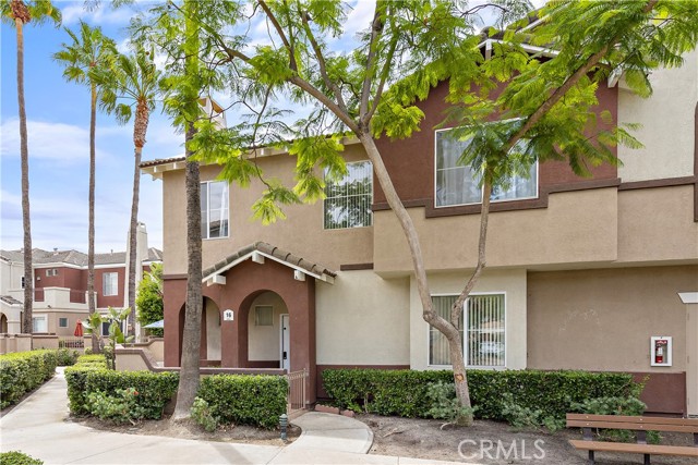 Charming Community of Vineyards in Foothill Ranch