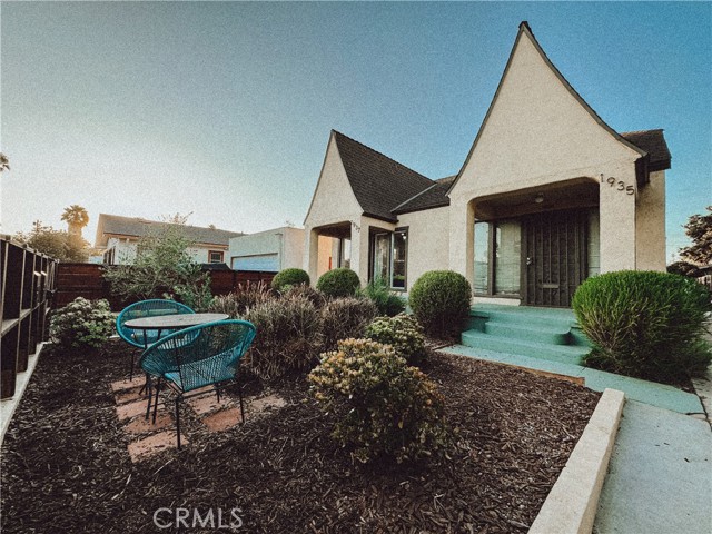 1935 W 36th Street, Los Angeles CA: https://media.crmls.org/medias/ce50c10e-e5a3-49a6-b14f-50a0d947f39a.jpg