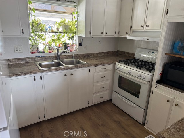 Detail Gallery Image 6 of 13 For 3530 Damien #13 Ave, La Verne,  CA 91750 - 2 Beds | 2 Baths