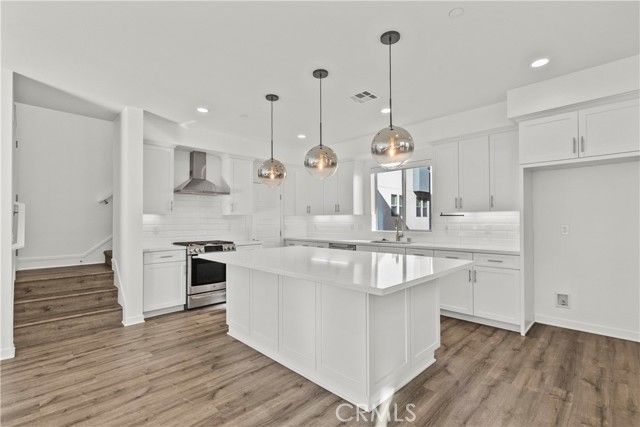 Detail Gallery Image 5 of 56 For 19542 Empire Ln, Northridge,  CA 91324 - 4 Beds | 4 Baths