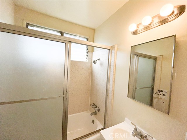 Detail Gallery Image 12 of 13 For 3450 Redondo Beach Bld #2,  Torrance,  CA 90504 - 2 Beds | 1 Baths