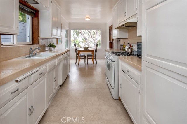 2412 Ardmore Avenue, Manhattan Beach, California 90266, 2 Bedrooms Bedrooms, ,1 BathroomBathrooms,Residential,Sold,Ardmore,SB22157463