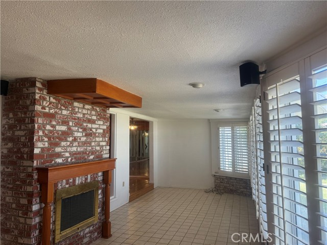 Detail Gallery Image 4 of 9 For 5667 Newbury Ave, San Bernardino,  CA 92404 - 3 Beds | 2 Baths