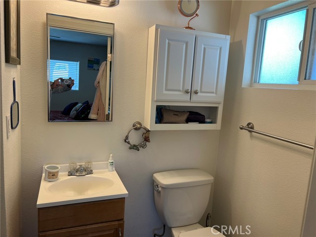 Detail Gallery Image 10 of 18 For 20323 Kinzie St, Chatsworth,  CA 91311 - 4 Beds | 3 Baths