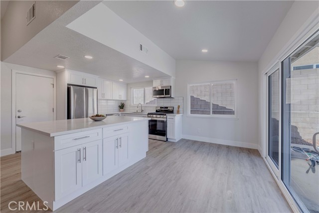 6923 Sundown Drive, Jurupa Valley CA: https://media.crmls.org/medias/ce54fb3d-830f-4be9-929d-945ce67a992b.jpg