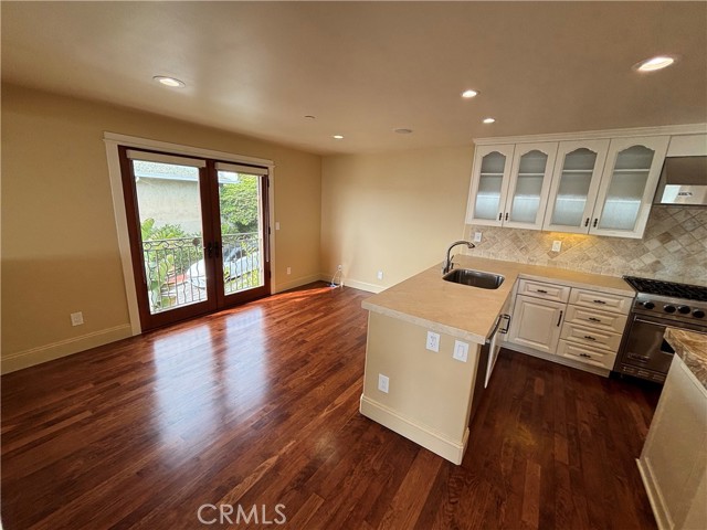 304 27th Street, Manhattan Beach CA: https://media.crmls.org/medias/ce554e90-0bf1-4411-b77b-178b33f740e3.jpg