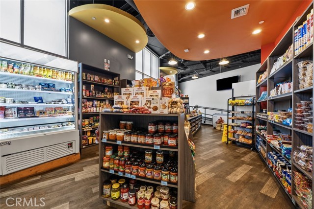 400 E Broadway, Glendale CA: https://media.crmls.org/medias/ce55fae7-ce52-44e7-8198-92e0f78464b1.jpg