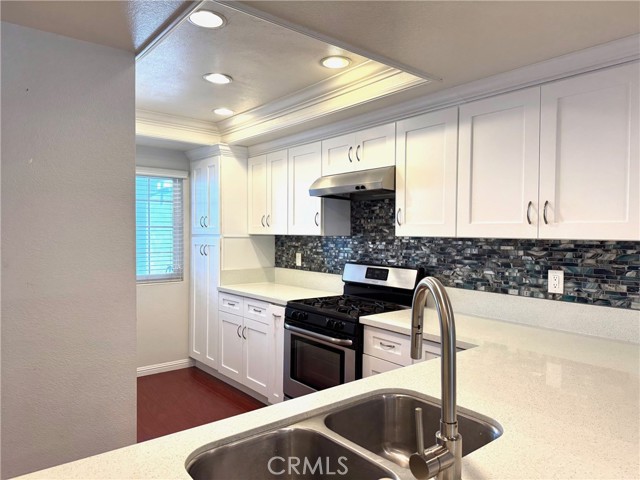 572 Stone Harbor Cir 37, La Habra CA: https://media.crmls.org/medias/ce5658d5-0740-4ef1-bd4c-da3d346480a6.jpg