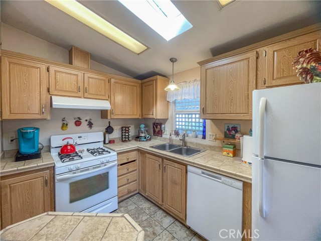 Detail Gallery Image 24 of 42 For 21001 Plummer St #12,  Chatsworth,  CA 91311 - 2 Beds | 2 Baths