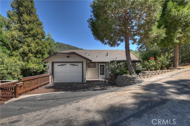 489 Dorn Drive, Crestline CA: https://media.crmls.org/medias/ce5938c8-7362-4e53-9a5d-fe5ae48f70da.jpg