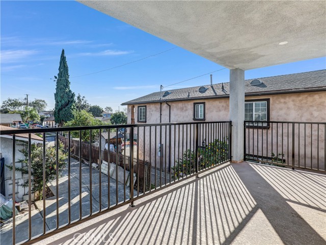Detail Gallery Image 18 of 27 For 1231 1/2 S Rowan Ave #1/2,  Los Angeles,  CA 90023 - 4 Beds | 4 Baths