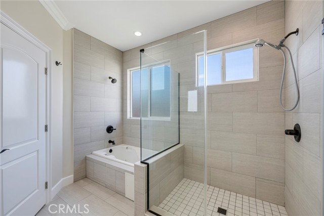 Primary en suite has soaker tub & walk in shower.