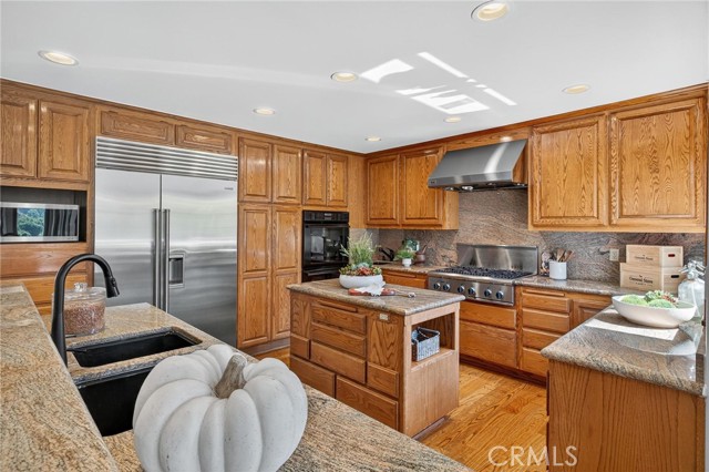 87 Dapplegray Lane, Rolling Hills Estates, California 90274, 5 Bedrooms Bedrooms, ,4 BathroomsBathrooms,Residential,For Sale,Dapplegray Lane,SB25233614
