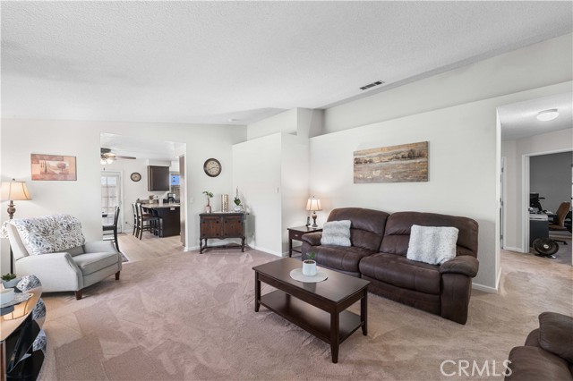 Detail Gallery Image 3 of 42 For 8413 Ironwood Ave, California City,  CA 93505 - 3 Beds | 2 Baths