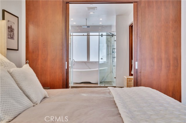 719 1st Place, Hermosa Beach CA: https://media.crmls.org/medias/ce5c084d-94aa-448b-96d1-eeedefc7d5e9.jpg