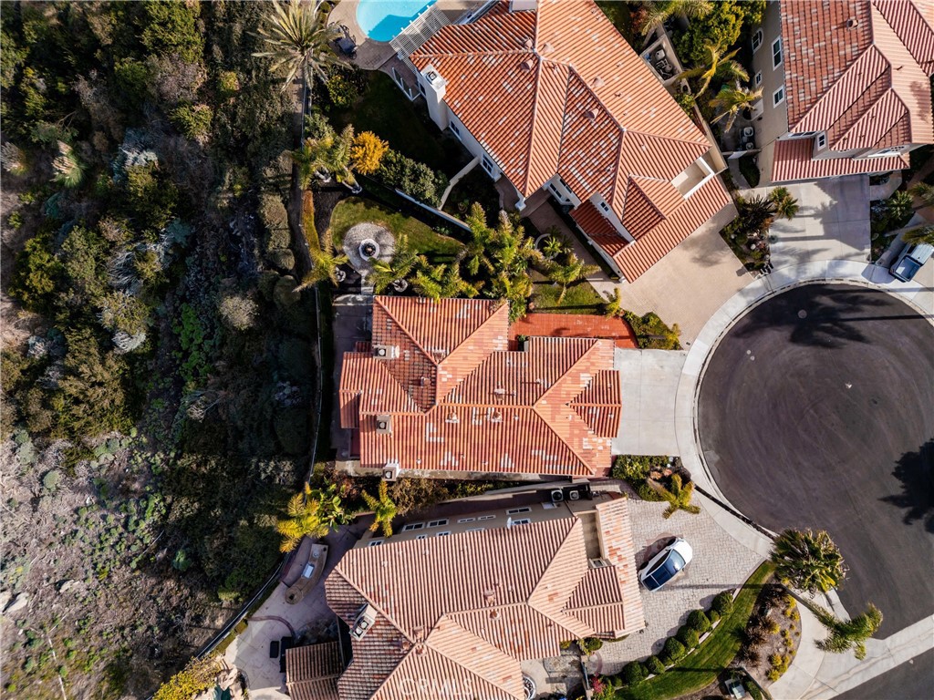 https://media.crmls.org/medias/ce5c0b56-9c5c-4bc4-b16a-4a8f337794b5.jpg?preset=X-Large