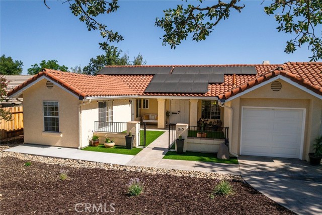 215 Meadowlark Road, Paso Robles CA: https://media.crmls.org/medias/ce5c1098-6a7c-4869-bc7c-600704c30728.jpg
