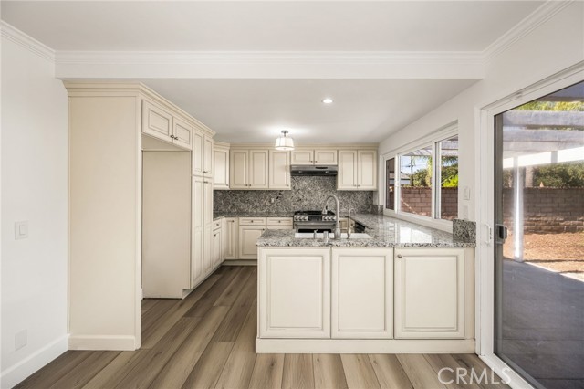 925 Eastglen photo 15