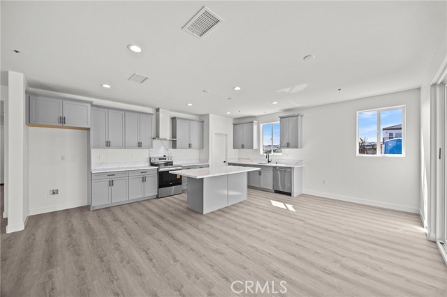 Detail Gallery Image 5 of 27 For 16765 La Bella Villa, Riverside,  CA 92503 - 5 Beds | 3 Baths