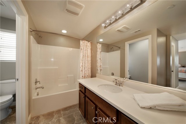Detail Gallery Image 17 of 33 For 5572 Thoroughbred St, Oceanside,  CA 92057 - 4 Beds | 3/1 Baths