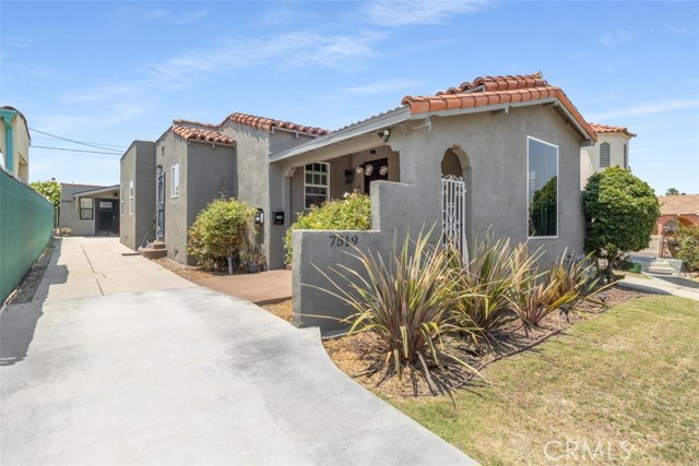 Detail Gallery Image 3 of 21 For 7519 La Salle Ave, Los Angeles,  CA 90047 - – Beds | – Baths