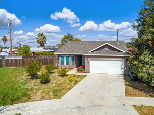 Detail Gallery Image 1 of 17 For 2336 N Park Ct, Visalia,  CA 93291 - 3 Beds | 2 Baths
