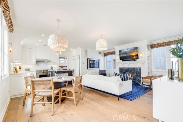 716 1/2 Iris Avenue, Corona del Mar CA: https://media.crmls.org/medias/ce5f4a9d-e3d9-4b7a-a145-822a933242fa.jpg