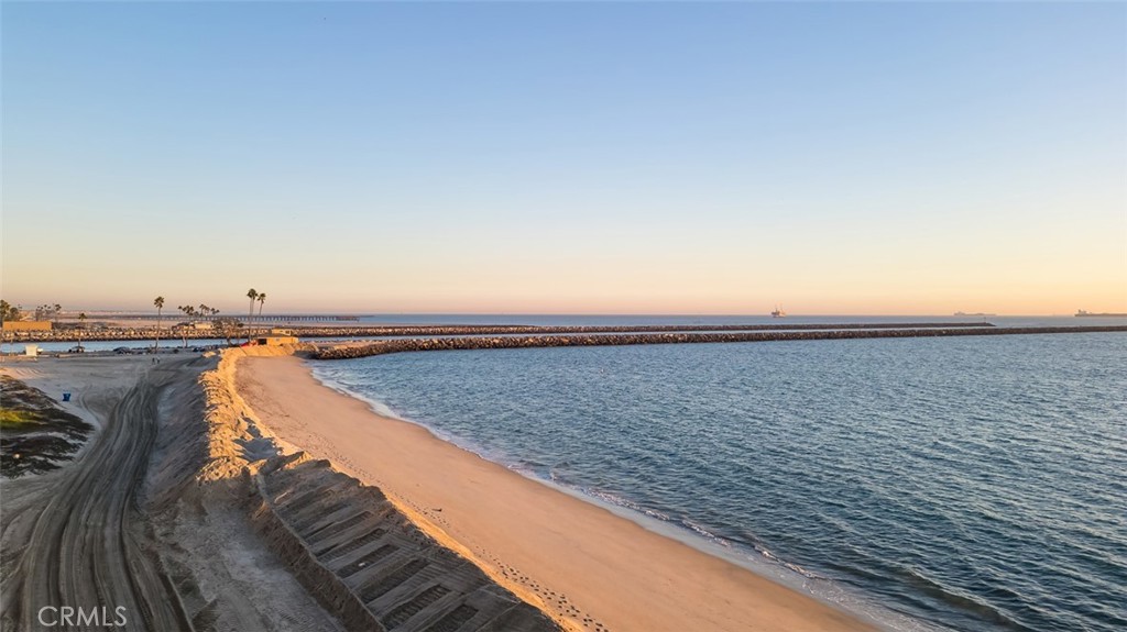 https://media.crmls.org/medias/ce6044be-e594-4db5-b6ad-77f0a149d714.jpg?preset=X-Large