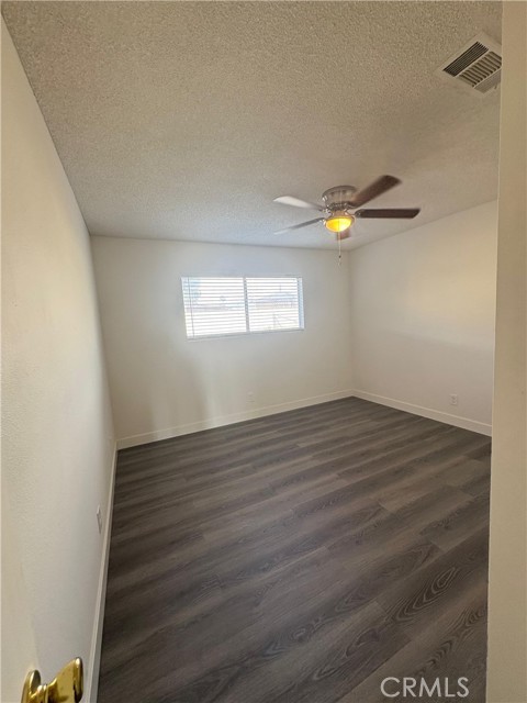 Detail Gallery Image 4 of 12 For 2424 San Pedro, Hemet,  CA 92545 - 2 Beds | 1 Baths