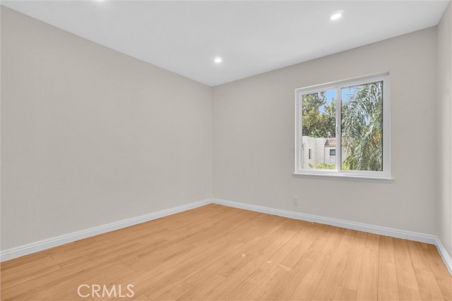 600 W 3rd Street, Santa Ana CA: https://media.crmls.org/medias/ce609962-57ae-4bf9-8a9b-0e3db46aa2bd.jpg