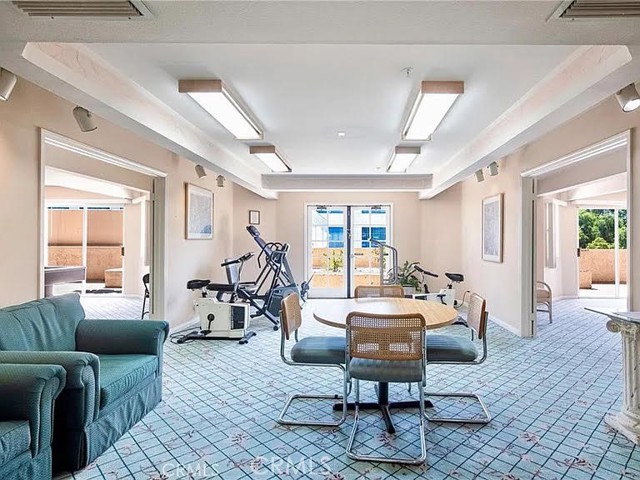 Detail Gallery Image 4 of 8 For 11410 Brookshire Ave #319,  Downey,  CA 90241 - 2 Beds | 2 Baths