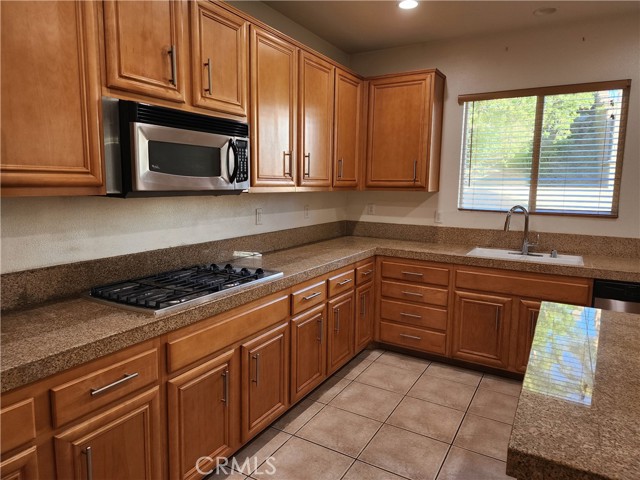 Detail Gallery Image 7 of 43 For 35978 Meriwether Way, Murrieta,  CA 92562 - 6 Beds | 3 Baths