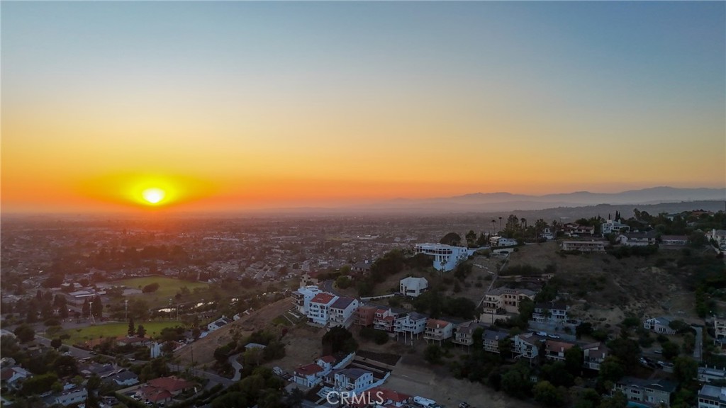 https://media.crmls.org/medias/ce621e99-ab59-4e4a-9929-0d7cd3b380ea.jpg?preset=X-Large
