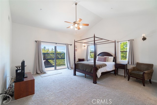 Detail Gallery Image 11 of 28 For 979 Grass Valley Rd, Lake Arrowhead,  CA 92352 - 3 Beds | 2 Baths
