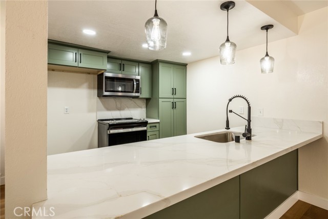 152 Viewpoint Road, Mammoth Lakes CA: https://media.crmls.org/medias/ce635f60-8d6d-4a98-a5d2-29fc00a42756.jpg