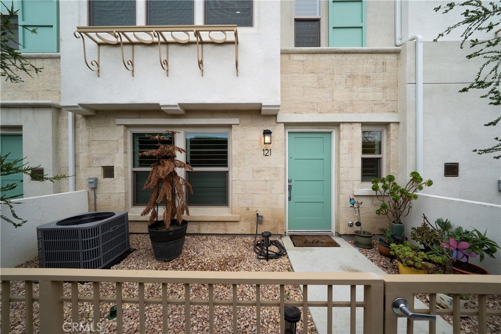 121 E Knox Drive