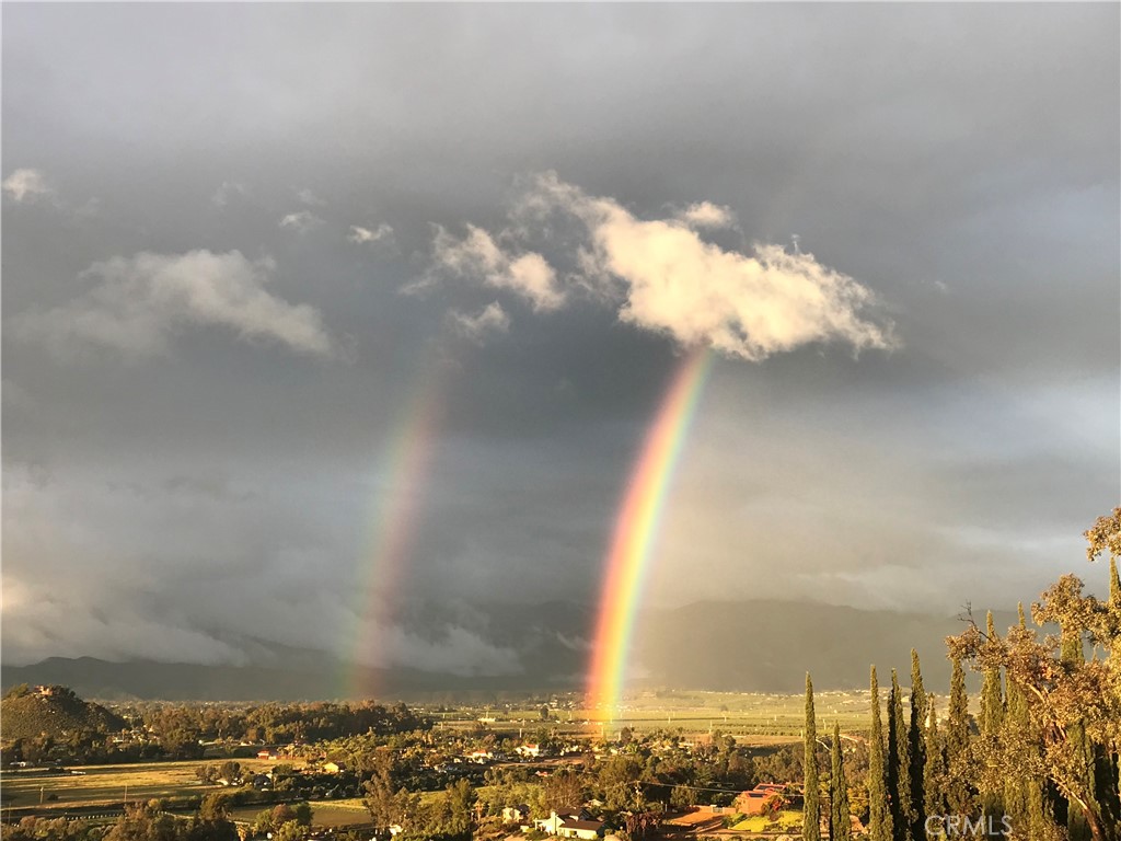 https://media.crmls.org/medias/ce646aba-216b-4d6b-92f8-09faa64c34ec.jpg?preset=X-Large