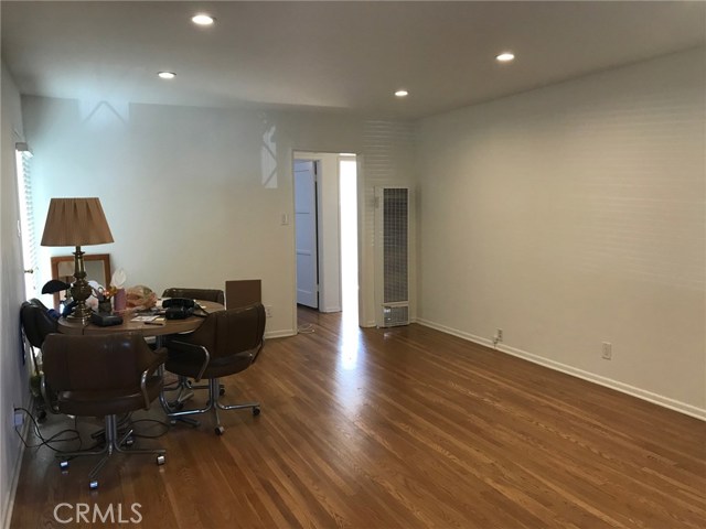 10808 Lawler Street, Los Angeles CA: https://media.crmls.org/medias/ce64fbf8-d431-4ee9-8d07-133f0c16a688.jpg