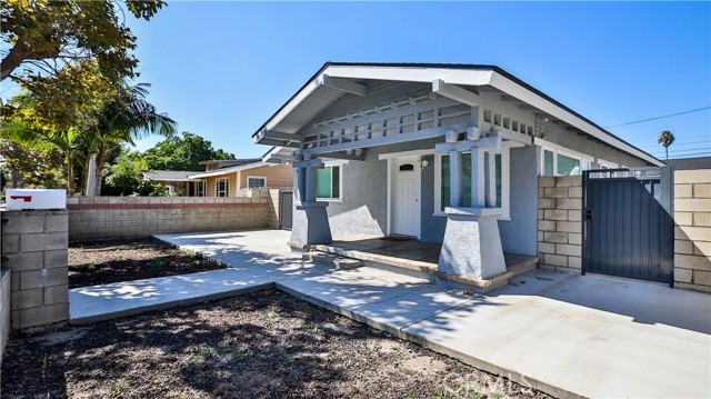 408 S Flower Street, Santa Ana CA: https://media.crmls.org/medias/ce667a16-081d-42b3-8f08-787a50a23adf.jpg