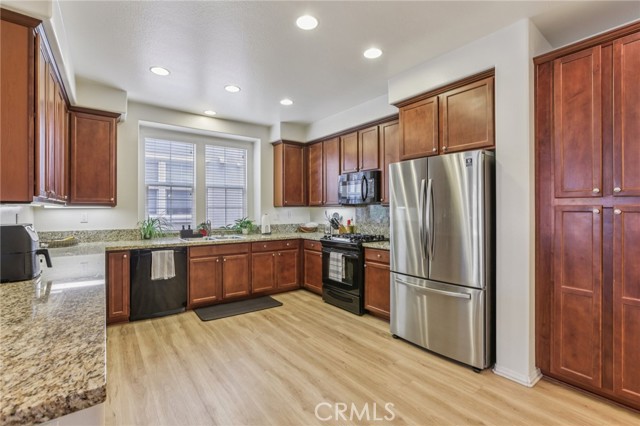 28519 Pietro Drive, Valencia CA: https://media.crmls.org/medias/ce66cb54-fb9b-40b6-9c7e-aa4a22542e0f.jpg