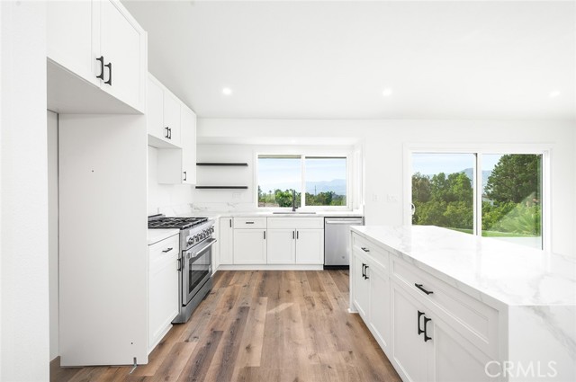 1563 Gary Lane, Redlands CA: https://media.crmls.org/medias/ce66daf3-0eb3-4a77-95ec-2a9b16e3d3c6.jpg