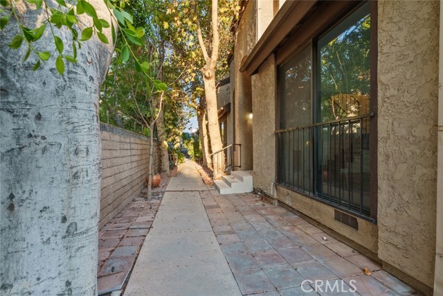 Detail Gallery Image 5 of 30 For 415 W Elk Ave #5,  Glendale,  CA 91204 - 2 Beds | 2 Baths