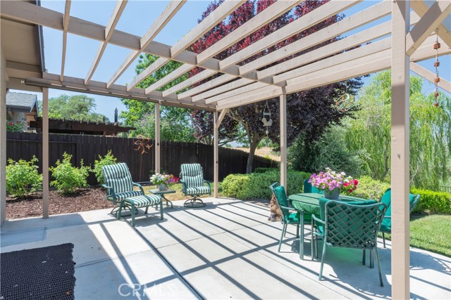 403 Montebello Oaks Drive, Paso Robles CA: https://media.crmls.org/medias/ce67cd20-859c-4c03-85c4-a711a7868643.jpg