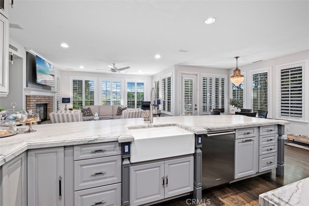 MLS #OC25248917 image #15