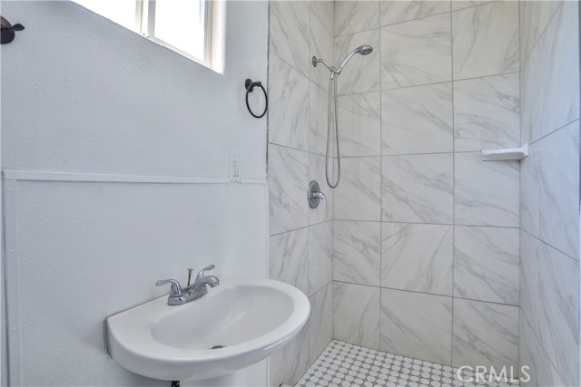 5787 Warren Street, Riverside CA: https://media.crmls.org/medias/ce694460-3181-402d-b05e-6ff6abda5f1f.jpg