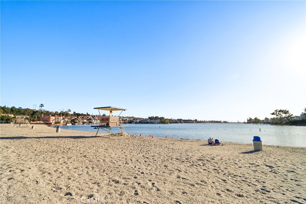 https://media.crmls.org/medias/ce696e18-b395-486c-8b76-ce67228eaa07.jpg?preset=X-Large