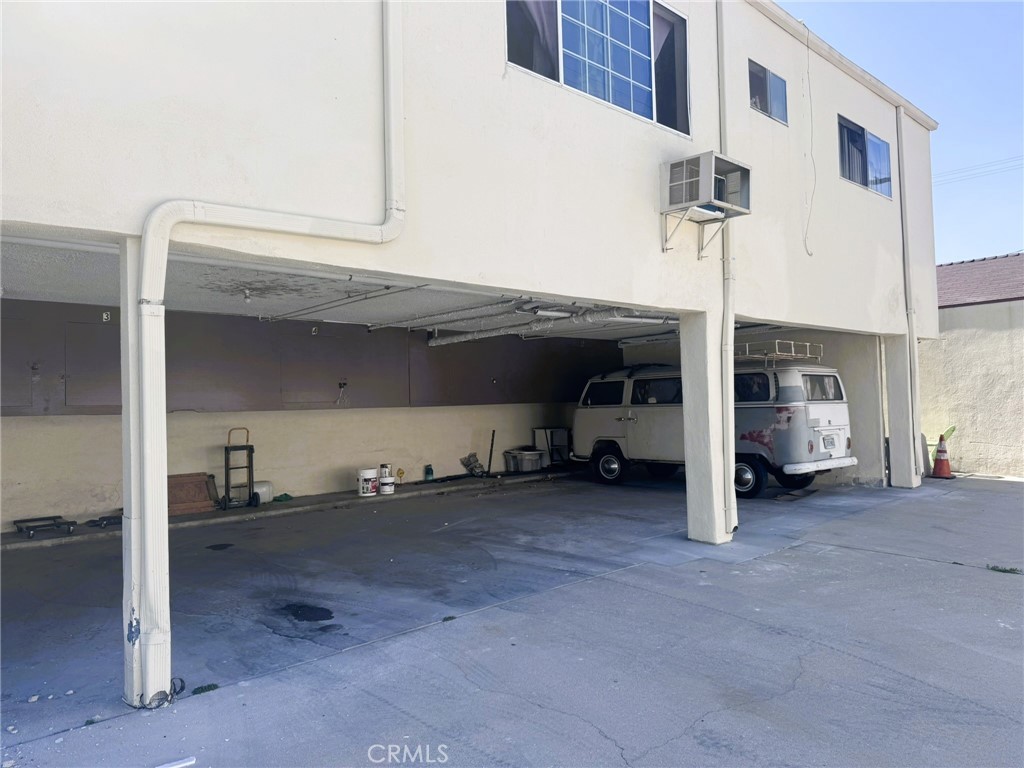 https://media.crmls.org/medias/ce6983a4-382e-4ff4-9264-fe1a1d9b56e3.jpg?preset=X-Large